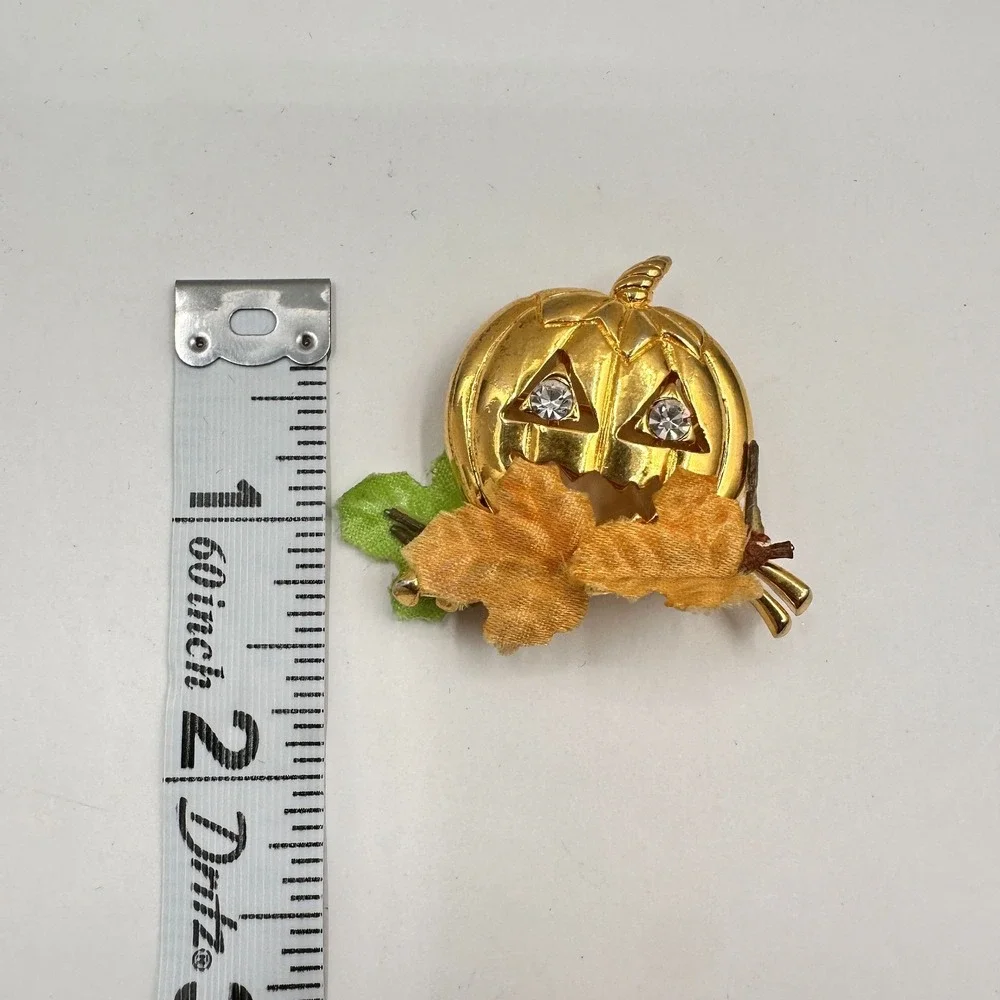 Vintage‎ 90s Halloween Pumpkin Brooch Gold Tone Clear Rhinestone Eyes Fall Leaf